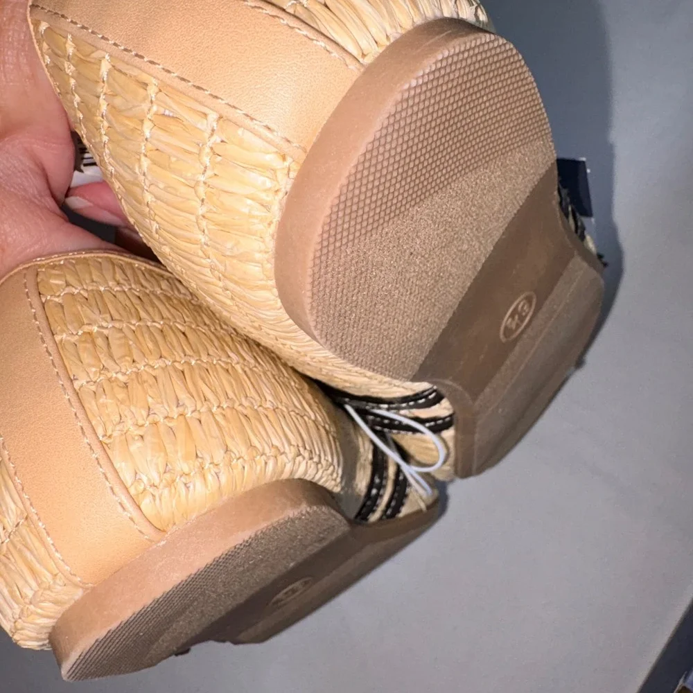 Universal Thread Henrietta Mary Jane 6.5 Tan New Woven Straw Double Buckle Flat